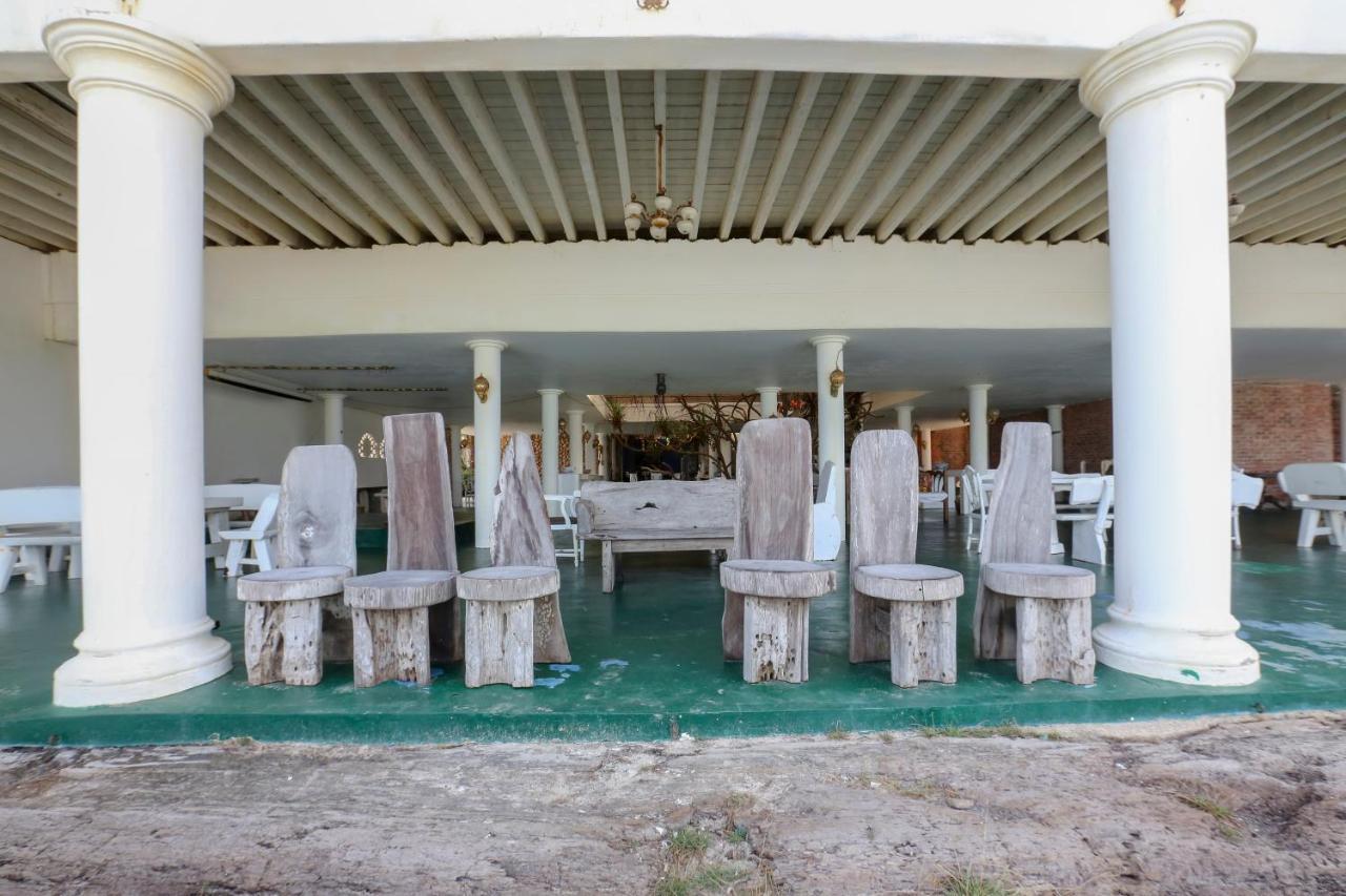 Villa Danialla Beach Resort Kampong Ayer Terjun Pinang Exterior foto